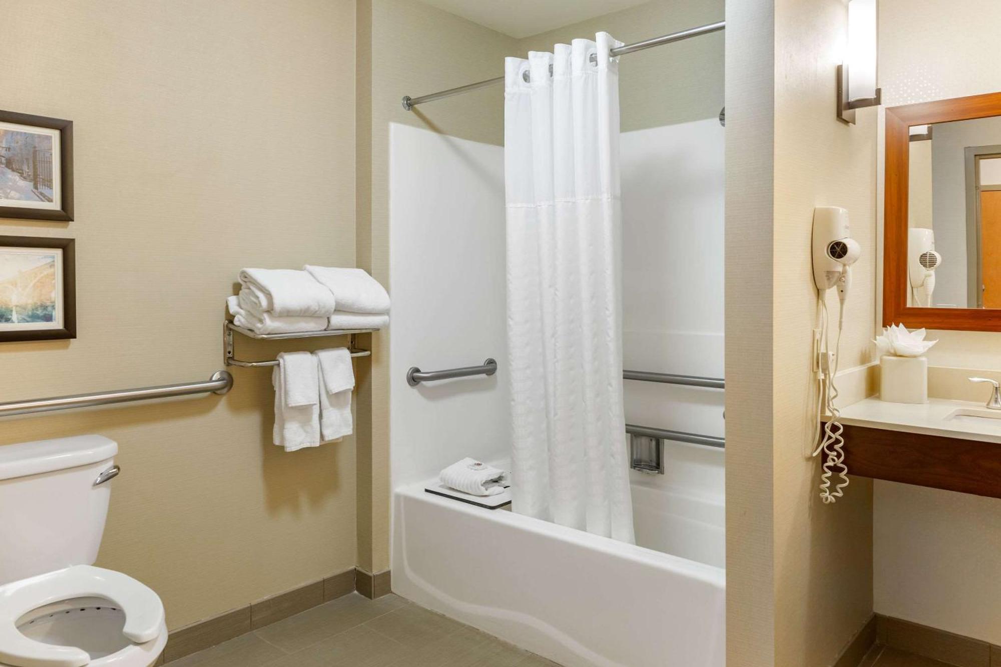 Comfort Suites Lancaster Amish Country Smoketown  Екстериор снимка