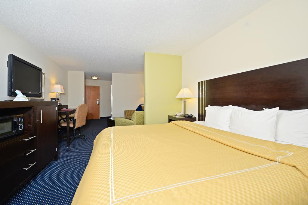 Comfort Suites Lancaster Amish Country Smoketown  Стая снимка