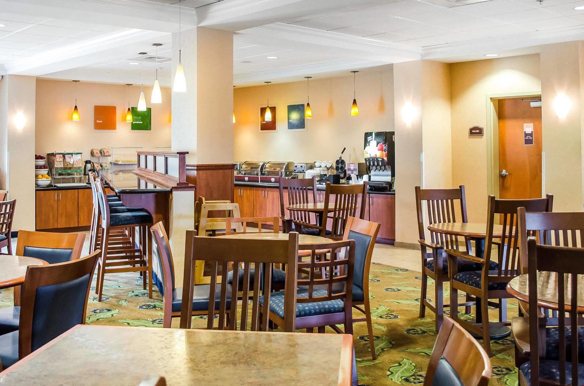Comfort Suites Lancaster Amish Country Smoketown  Екстериор снимка