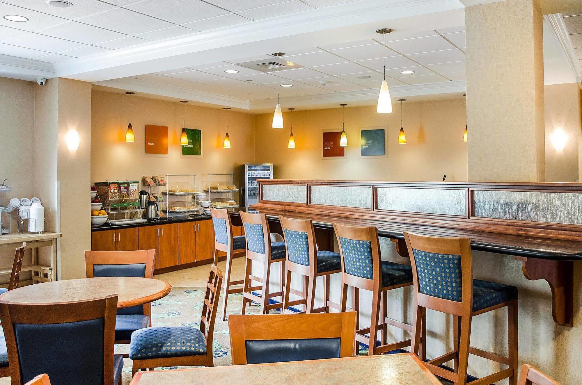 Comfort Suites Lancaster Amish Country Smoketown  Екстериор снимка