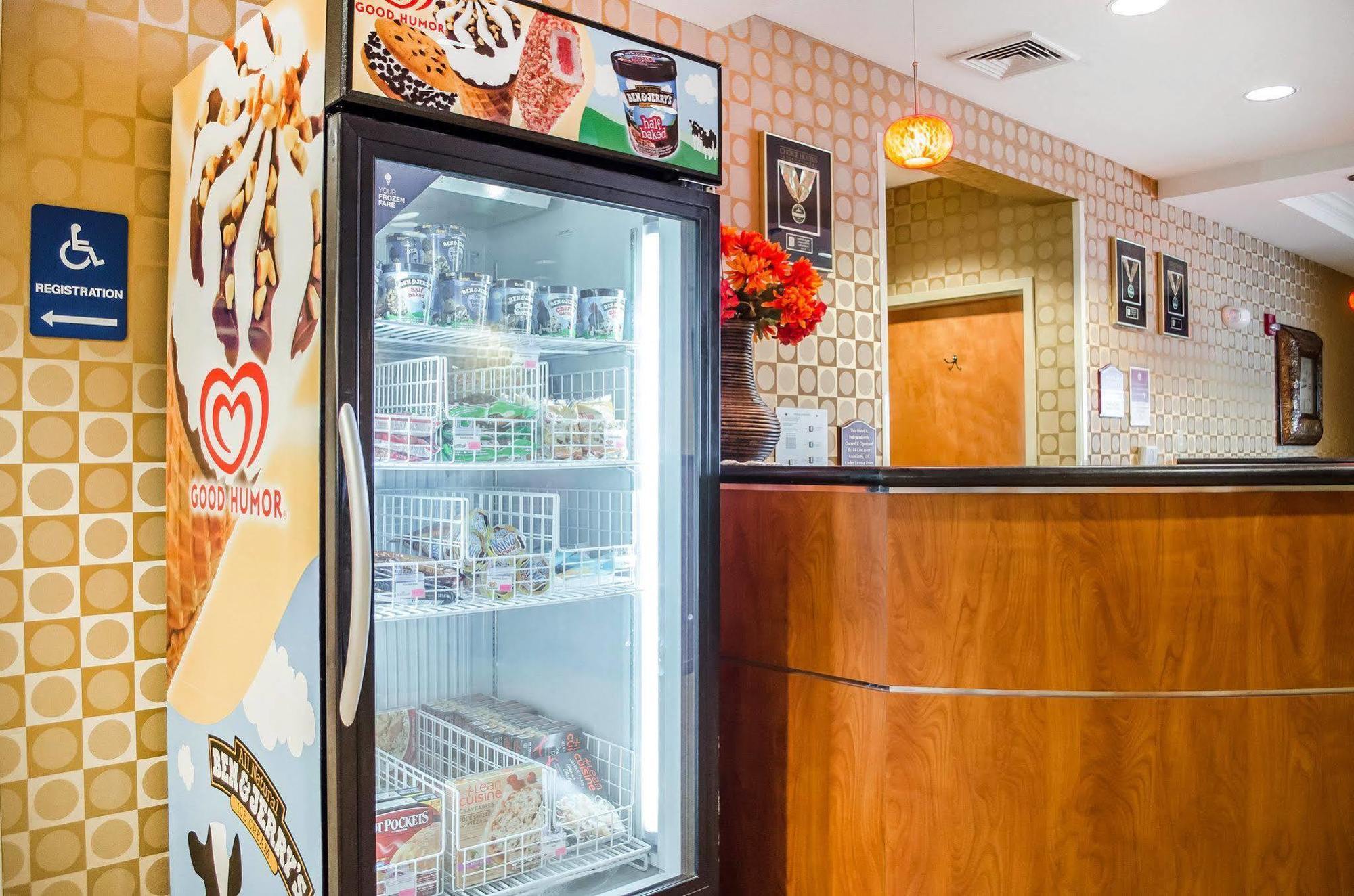 Comfort Suites Lancaster Amish Country Smoketown  Екстериор снимка